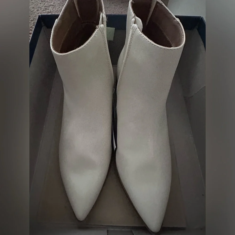 boots- NWT - Picture 2 of 2